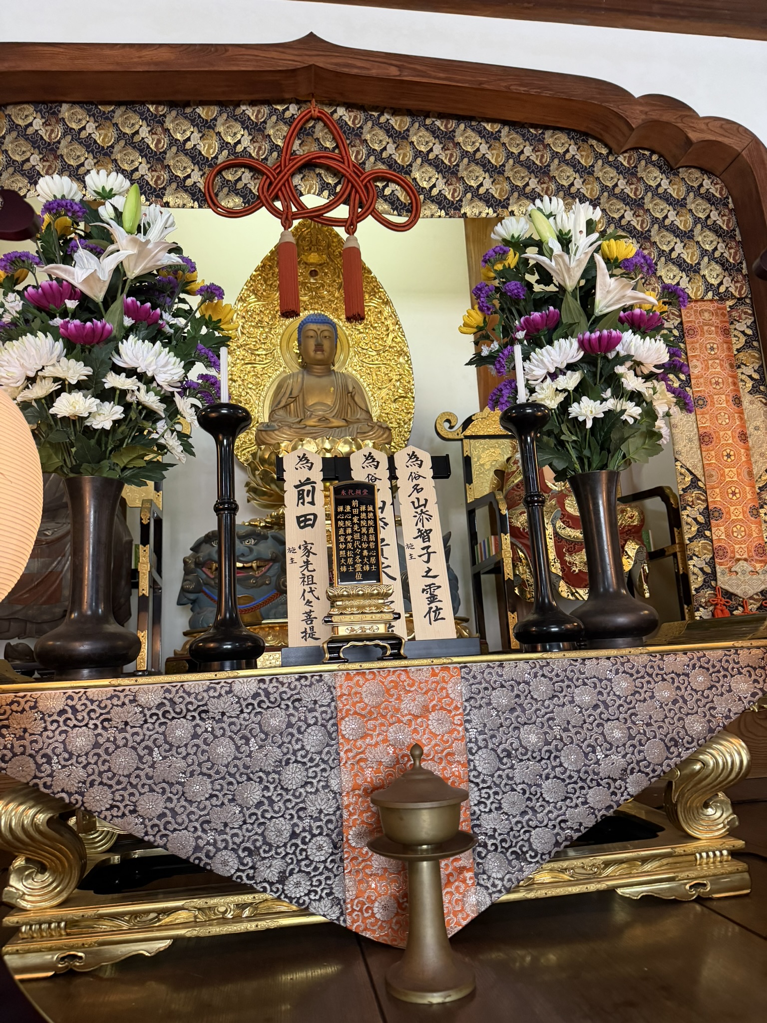 お盆にご先祖を供養する仏壇