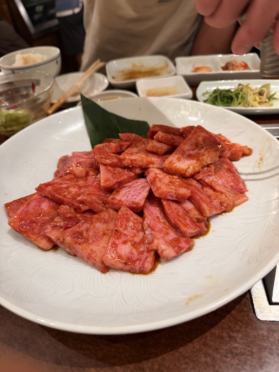 焼肉店で提供された肉料理